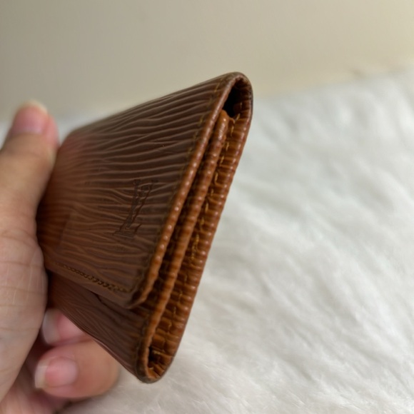 Louis Vuitton Epi Brown color 4 key case - Picture 9 of 12